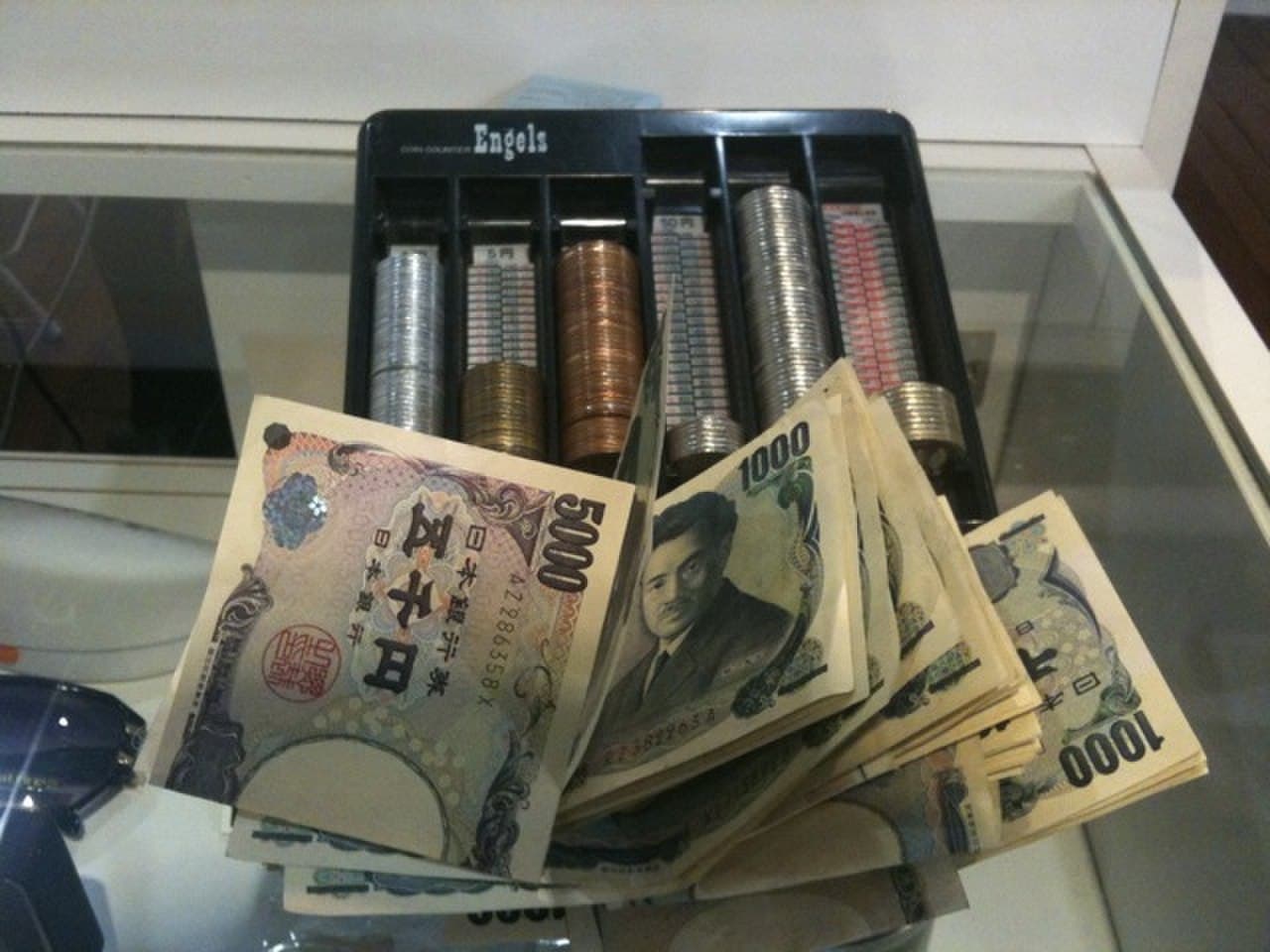 寄付金と硬貨 — GCFは総務省の保証ではなく税優遇の枠組み